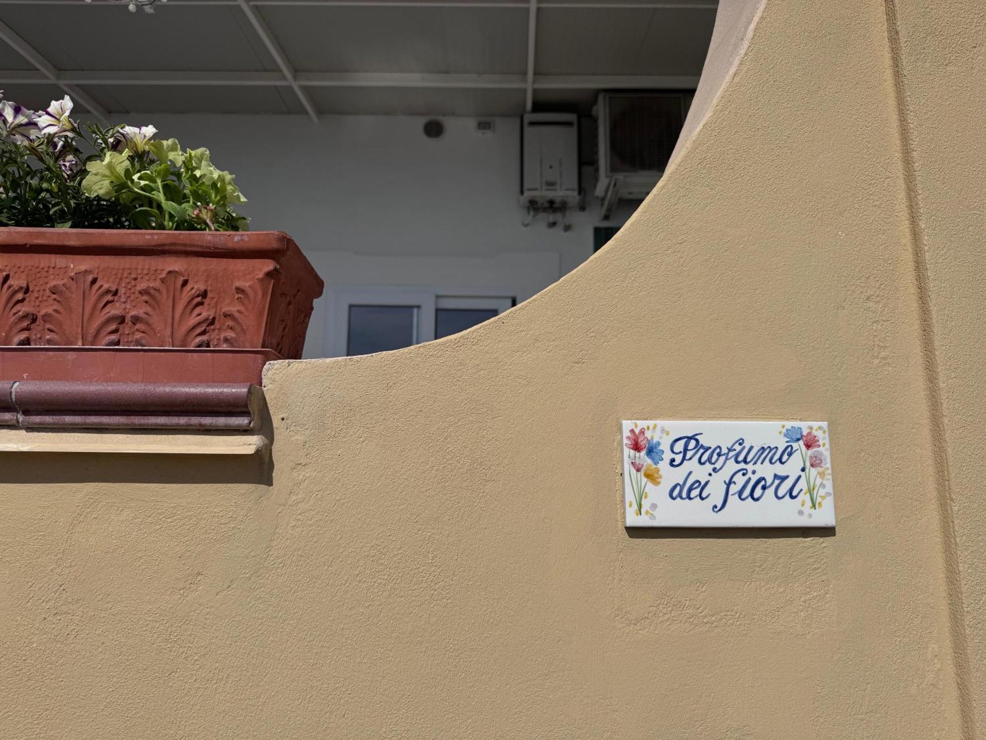 Il Profumo Dei Fiori Lägenhet Praiano Exteriör bild